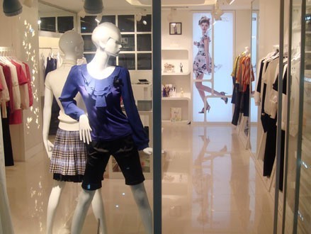 婉枫女装店铺展示