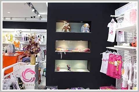 七彩城童装店铺形象