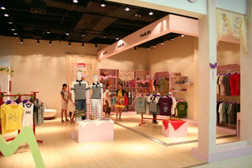 汤姆莉莉休闲装店铺展示