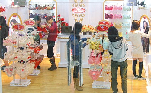 嘉诗芳内衣店铺展示