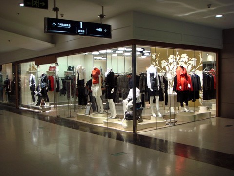 欧尚尼OSANI女装店铺展示