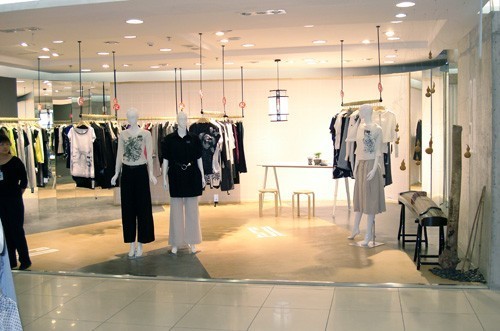 萨妮瑞芬女装店铺形象