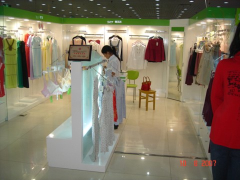 德莱茜女装店铺展示