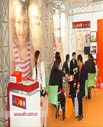 米酷儿童装店铺展示