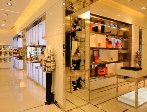 苏菲夏帕女装店铺展示