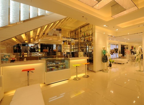 苏菲夏帕女装店铺展示