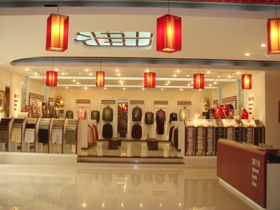 华人礼服男装店铺展示