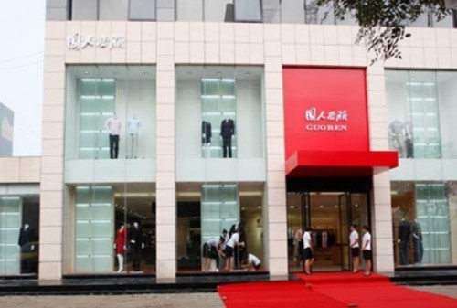 国人西服男装店铺展示