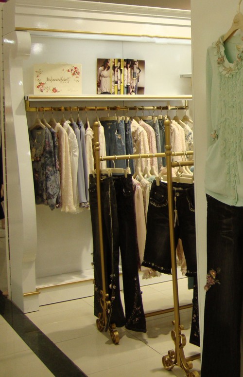 伊珀比迩女装店铺展示
