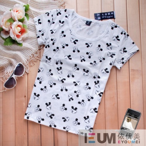 依优美服饰女装店铺展示