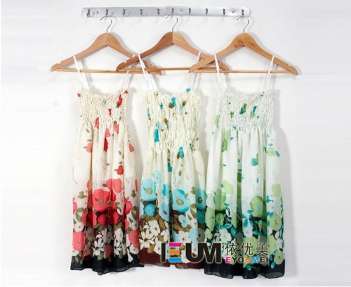 依优美服饰女装店铺形象