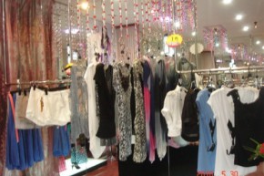 雅诗奴服饰店铺