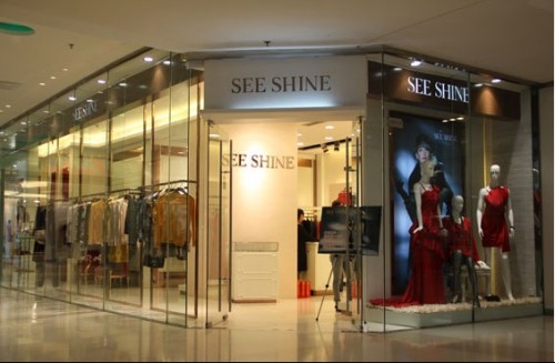 斯贤女装店铺展示