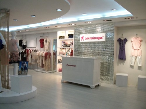 红唇女装店铺展示