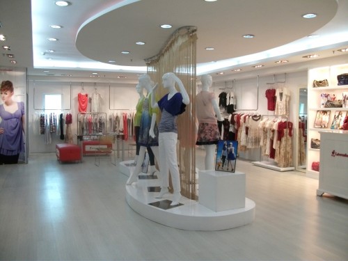 红唇女装店铺展示