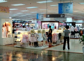 法纳贝儿 童装店铺形象