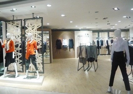 演奏女装店铺展示