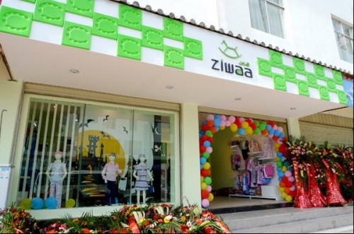 小木马童装店铺形象