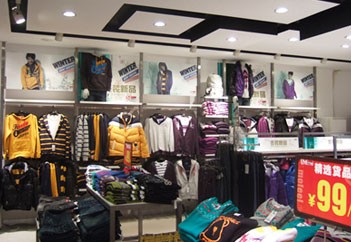 菲尔休闲装店铺展示