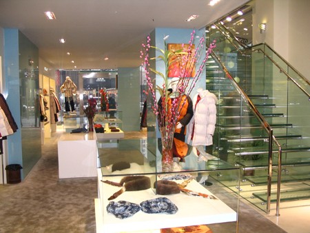 戈凌蓝女装店铺展示