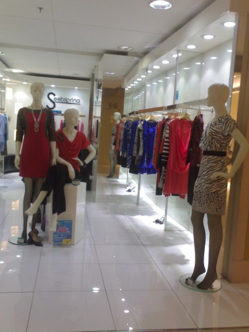 诺娅伦女装店铺形象