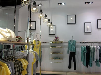 伊索言女装店铺展示