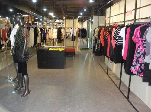 蕾丝莲黛女装店铺形象