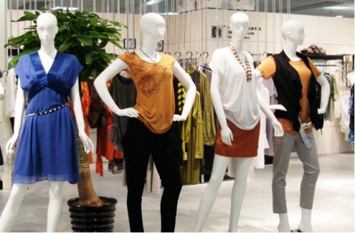 盛日女装店铺展示