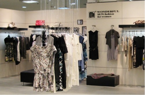 盛日女装店铺展示