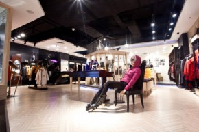 来尔佳昵-LARCHY店铺