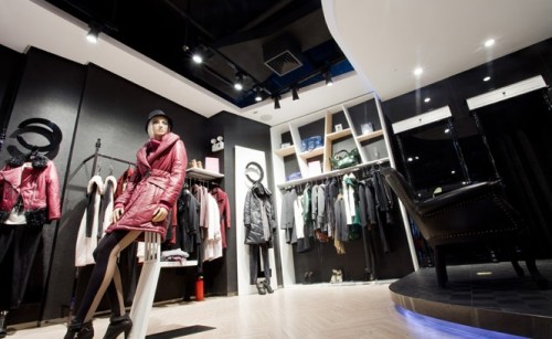 来尔佳昵女装店铺展示