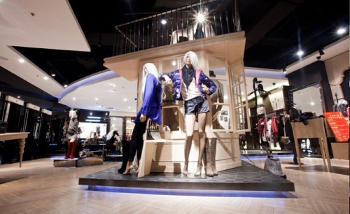 来尔佳昵女装店铺展示