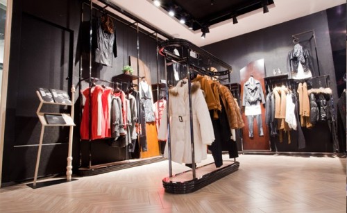 来尔佳昵女装店铺展示