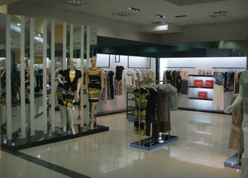 嘉贝逸飞女装店铺展示