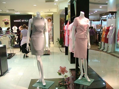 名师路女装店铺展示