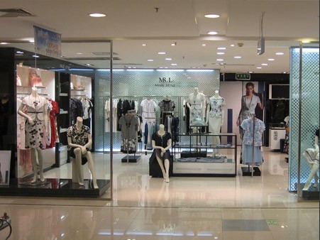 名师路女装店铺展示