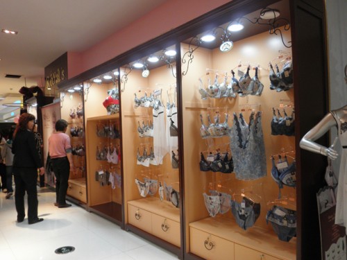 皇子家族内衣店铺展示