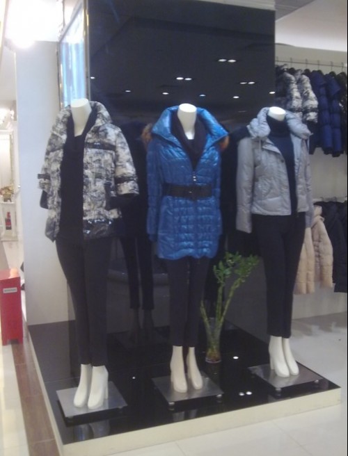 吉屋子羽绒服店铺形象