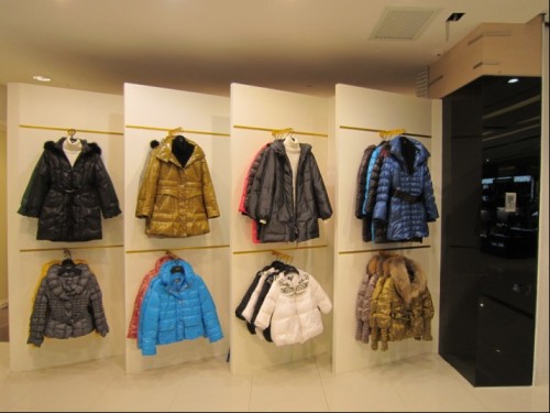 吉屋子羽绒服店铺形象