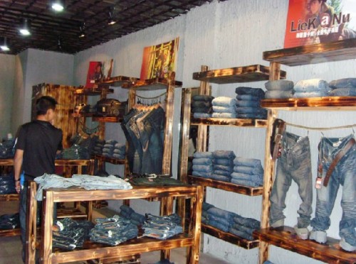 猎卡奴牛仔店铺展示