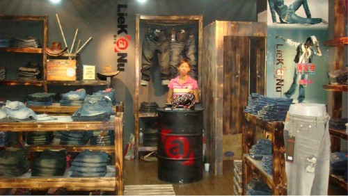 猎卡奴牛仔店铺展示