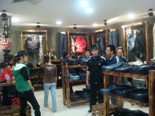 猎卡奴牛仔店铺展示
