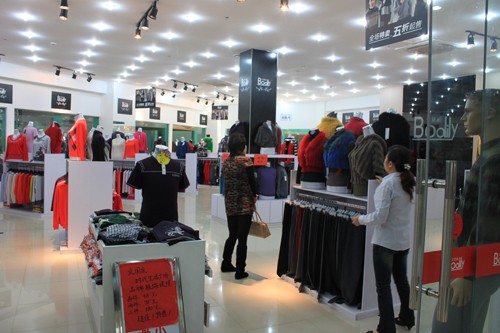 衣克斯女装店铺展示