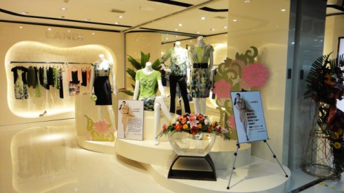 蓝地女装店铺展示