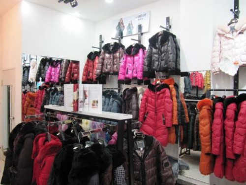 雨贝尔女装店铺展示