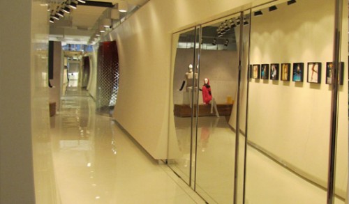 D.EXTERIOR女装店铺展示