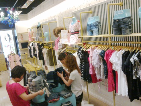 海伦公主女装店铺展示