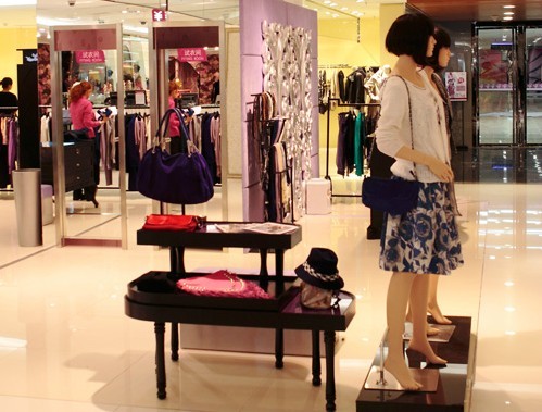 玛拉卡罗女装店铺展示