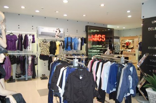 杰西伍女装店铺展示