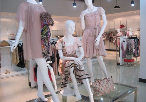 REDPRDAR女装店铺形象